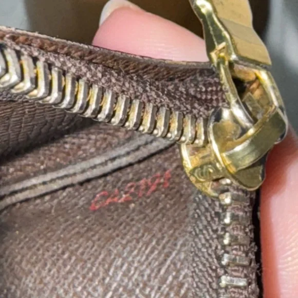 Louis Vuitton Authentic card pouch - Picture 3 of 7